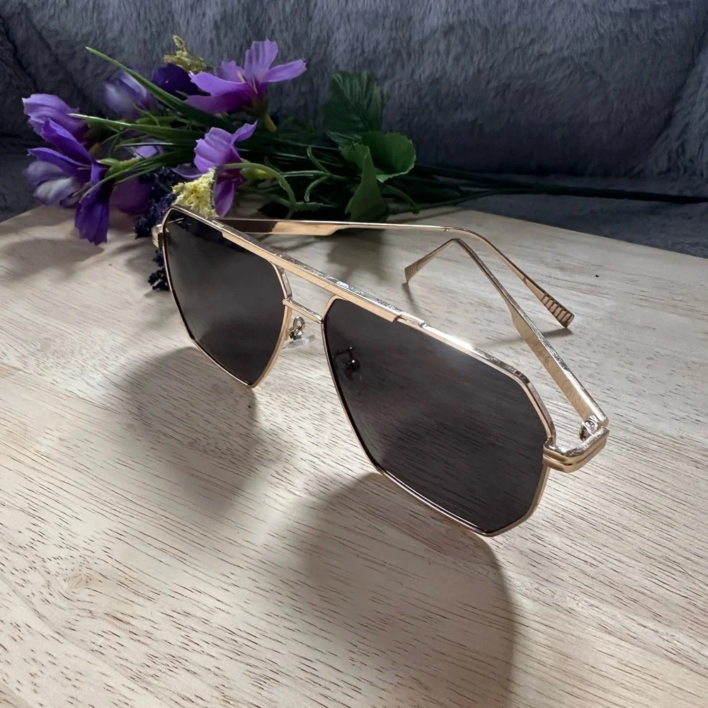 🌹 Retro Unisex Gold  Frame Brown Lens Unisex Sunglasses